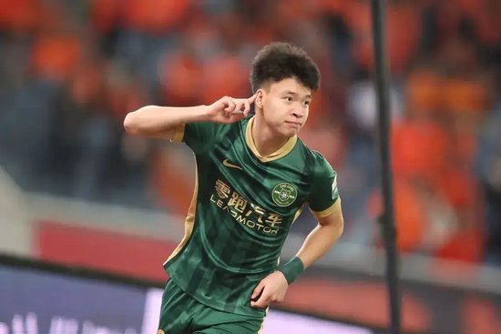 王钰栋8球并列射手榜首,18岁新星60米超车碾压刘彬彬 王钰栋8球并列射手榜首,18岁新星60米超车碾压刘彬彬