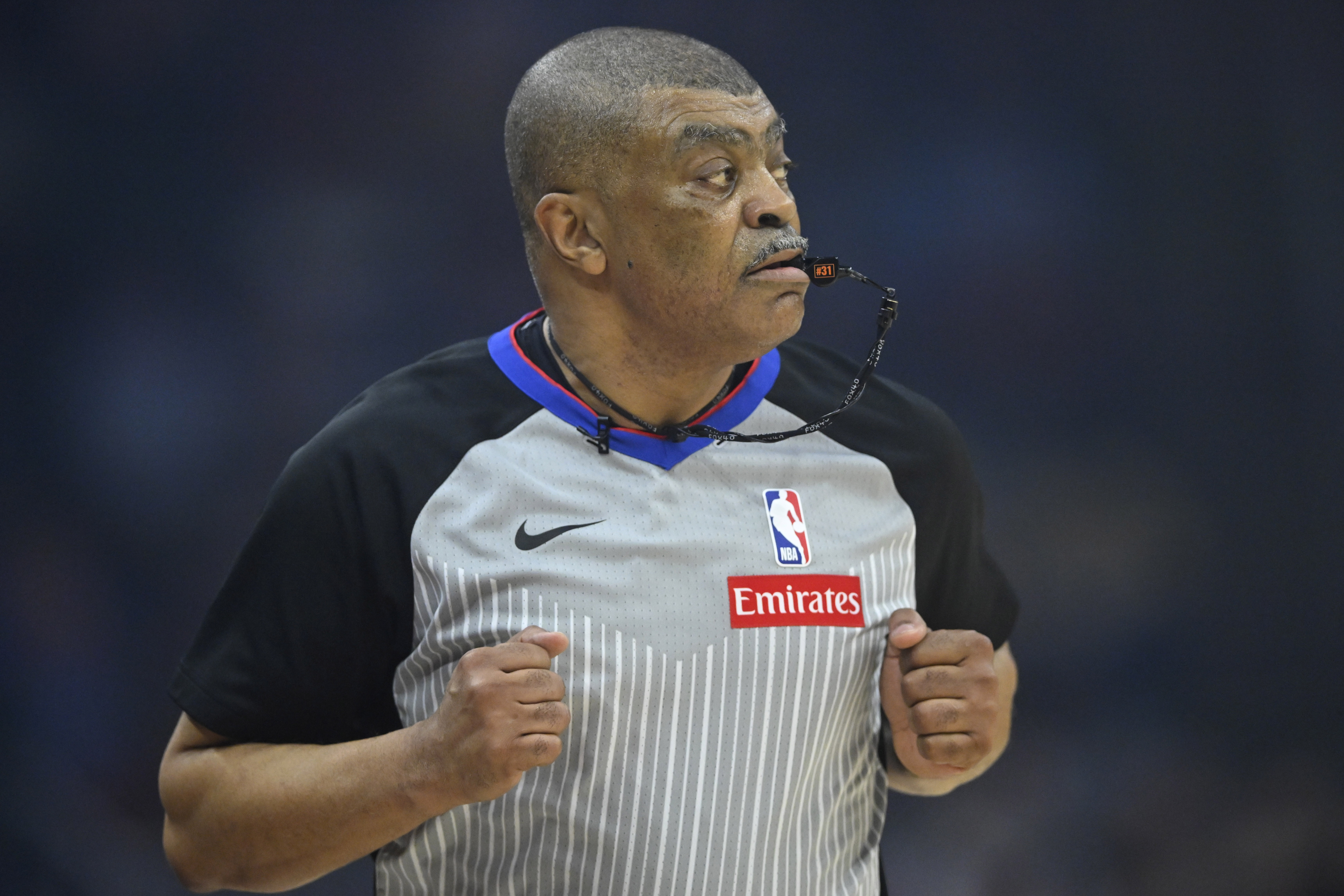 狄龙炮轰年轻裁判:全凭情绪吹哨 力挺托尼兄弟守住NBA裁判本色