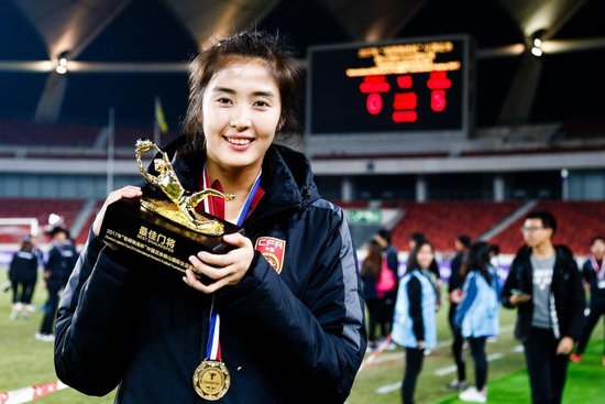 赵丽娜退役两年交出答卷:完成50所小学公益目标,直播创业亏损关停后坦言“重生” 赵丽娜退役两年交出答卷:完成50所小学公益目标,直播创业亏损关停后坦言“重生”