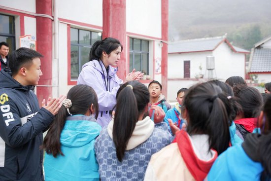 赵丽娜退役两年交出答卷:完成50所小学公益目标,直播创业亏损关停后坦言“重生” 赵丽娜退役两年交出答卷:完成50所小学公益目标,直播创业亏损关停后坦言“重生”