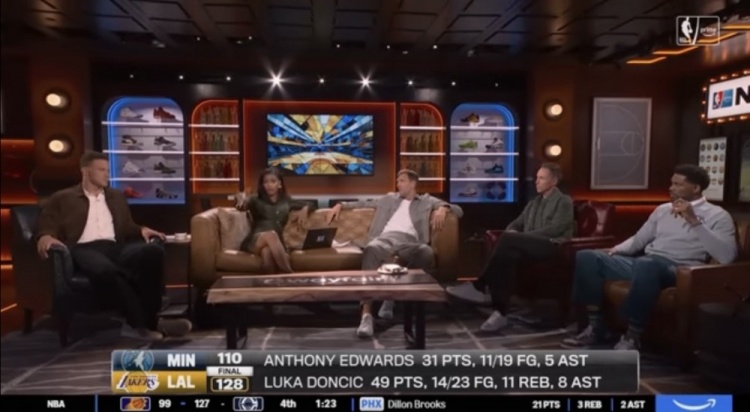 詹姆斯:纳什德克格里芬转播专业度远超同行,其他节目是破玩意儿 詹姆斯:纳什德克格里芬转播专业度远超同行,其他节目是破玩意儿